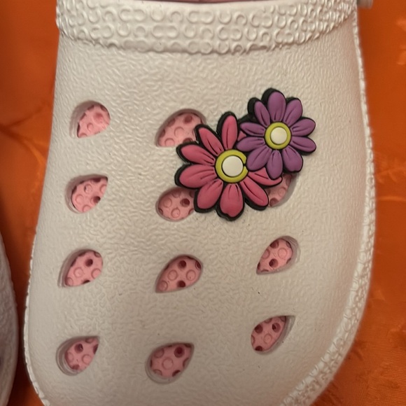 Girls croc style shoes - Picture 3 of 5